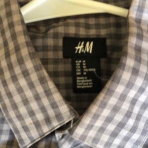 H & M Men’s button down shirt Size M. Good deal